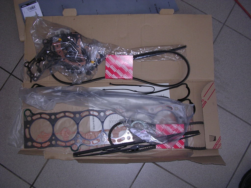 celica supra mk2 : pieces neuves.JPG