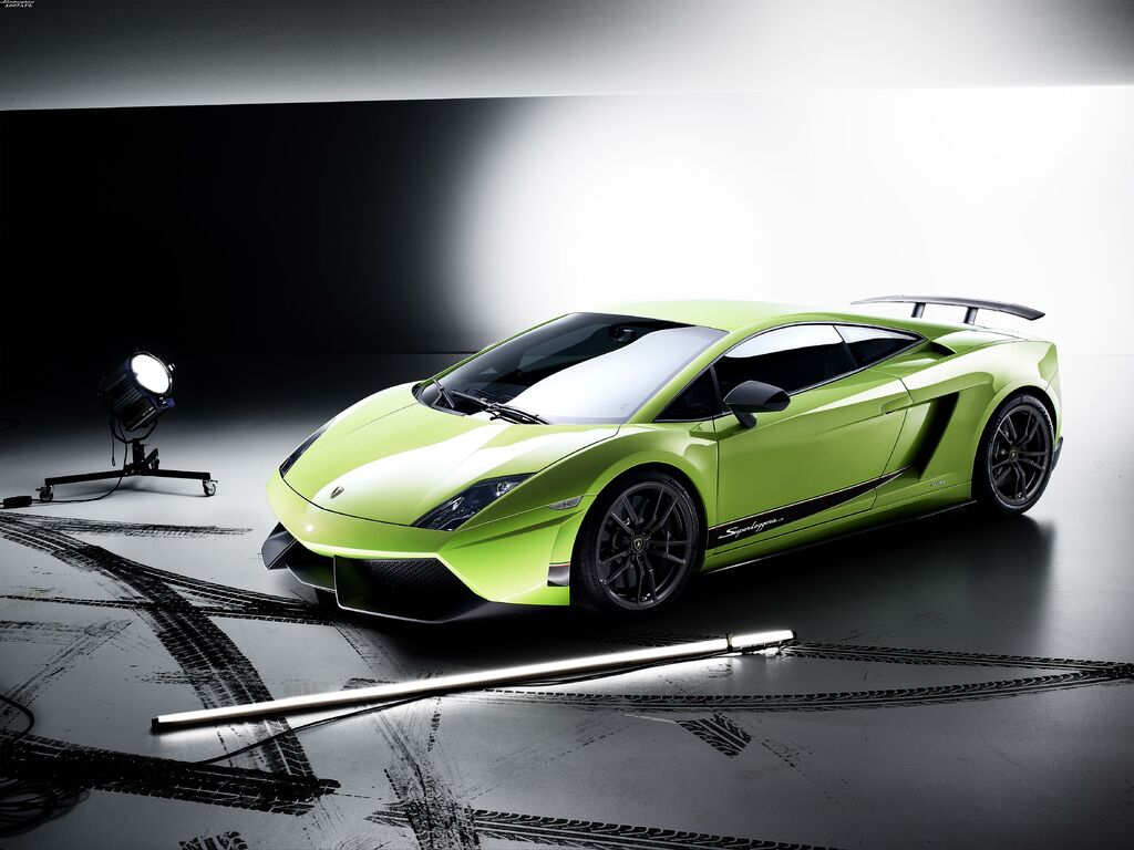 lp570-4 3-4 front 40x30 : lp570-4_3-4_front_40x30.jpg